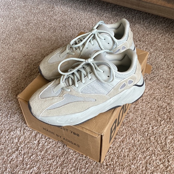 Yeezy Boost 700 Salt - Picture 1 of 9